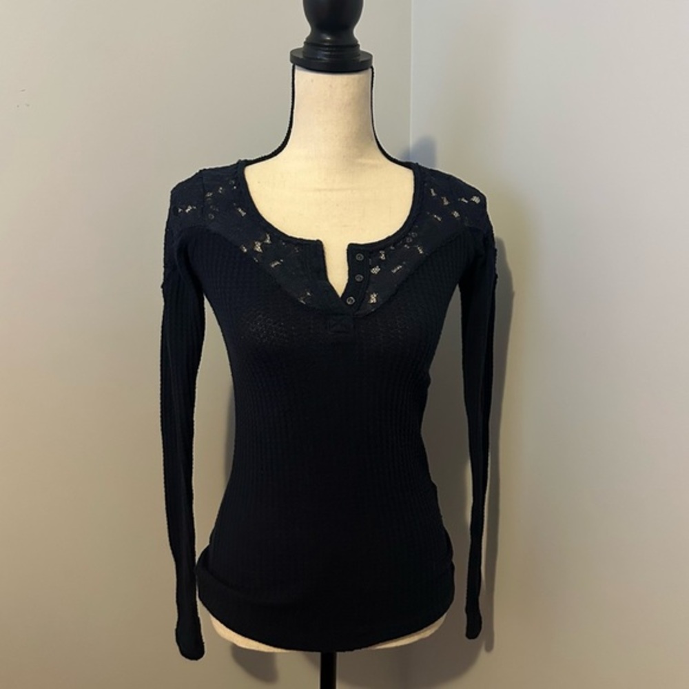 HOLLISTER WAFFLE LACE LONG SLEEVE HENLEY